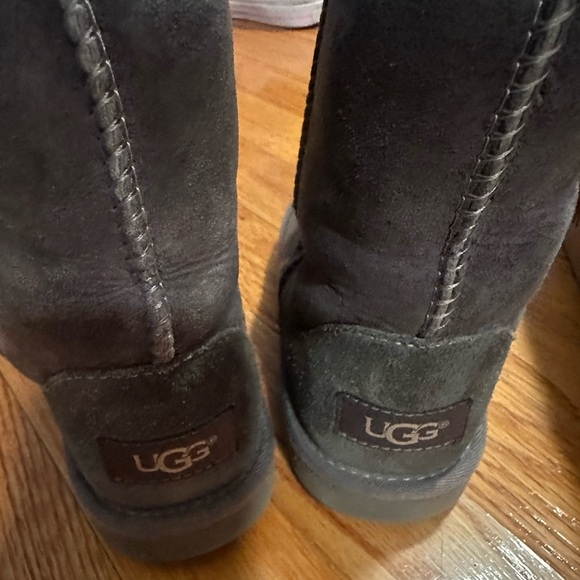 Girls Ugg Boots - Picture 7 of 7